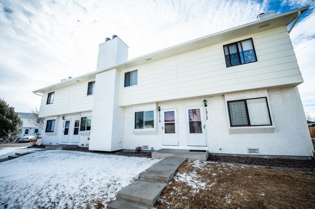 Updated Townhome near Powers Corridor, Peterson, Schriever AFB Live